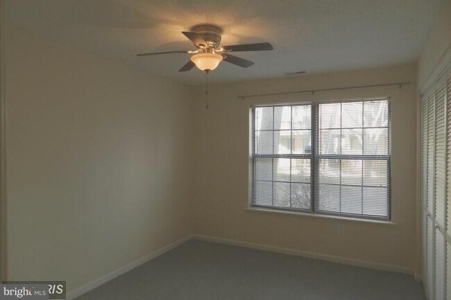 Building Photo - 1605 Carriage House Terrace