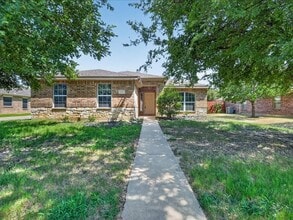 Building Photo - 2313 Belmont Park Dr