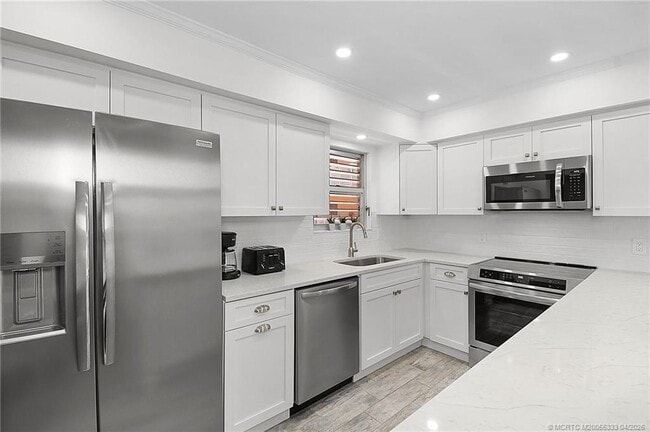 Building Photo - 1555 NE Ocean Blvd