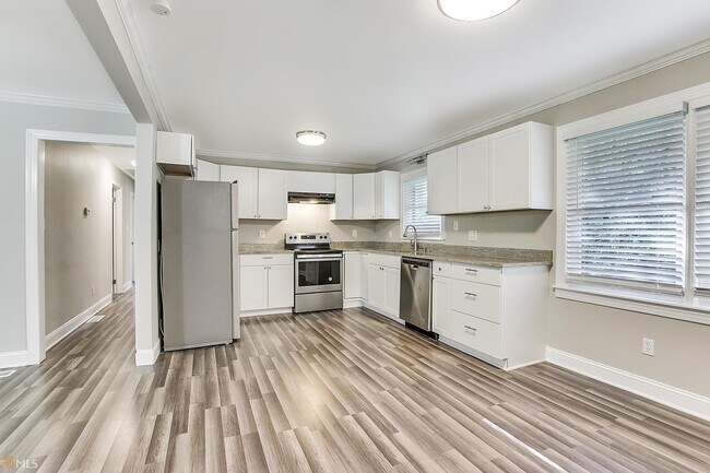 Building Photo - 121 Pine Forest Dr