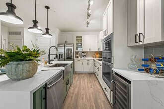 Building Photo - Grande Pointe