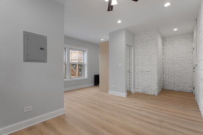 Foto del edificio - 1631 W Chase Ave