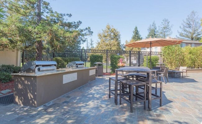 Building Photo - 19608 Pruneridge Ave