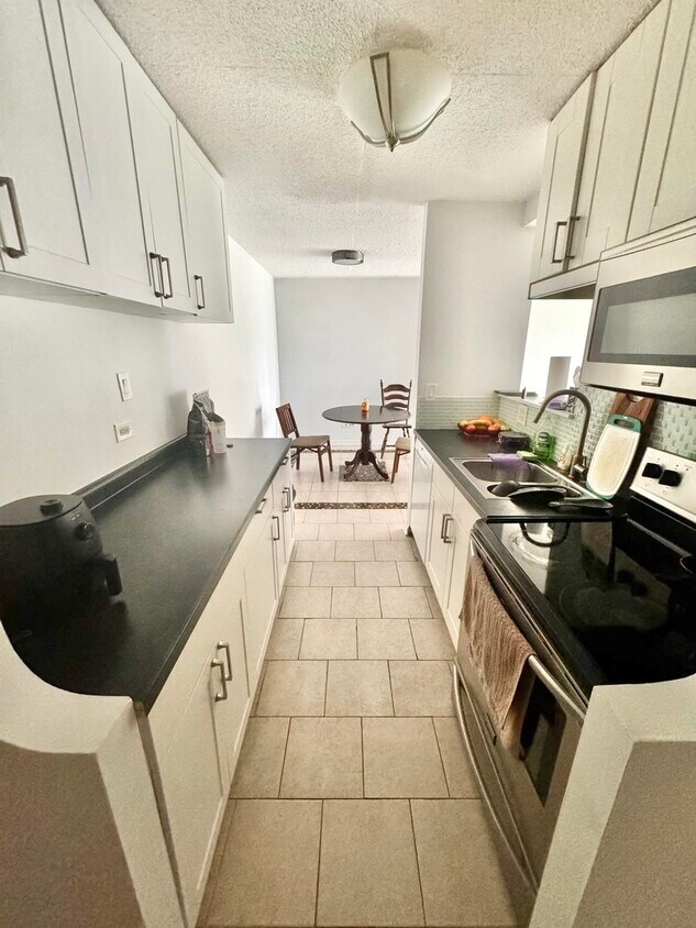 Foto del edificio - 1043 S York Rd