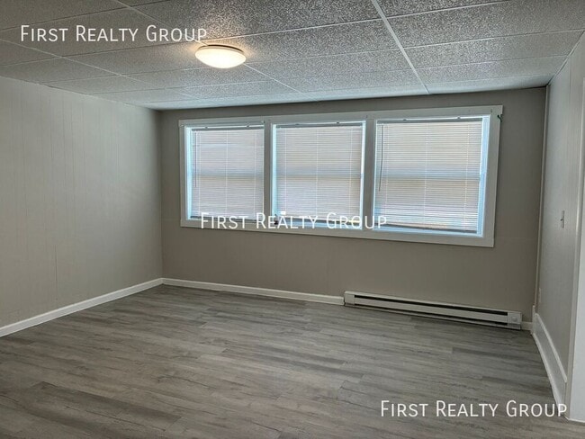 Building Photo - 129 S Main St