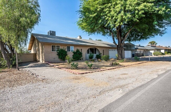 Building Photo - Cozy Oasis in the Heart of Las Vegas!