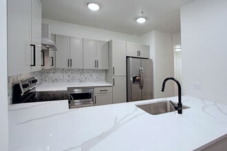Building Photo - Shade at Desert Ridge