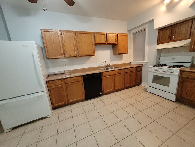 Foto del edificio - 2652 N Wayne Ave