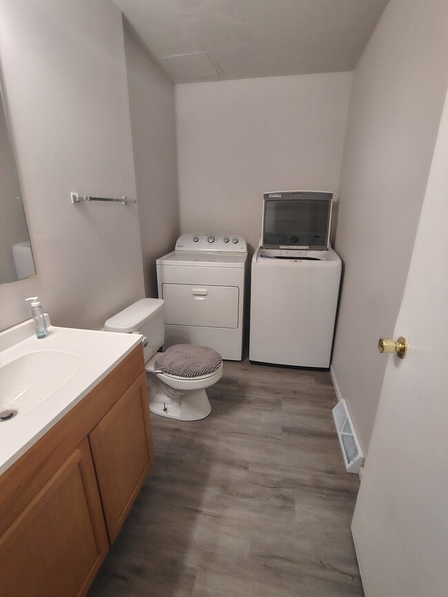 Building Photo - 2180 Reed Ave