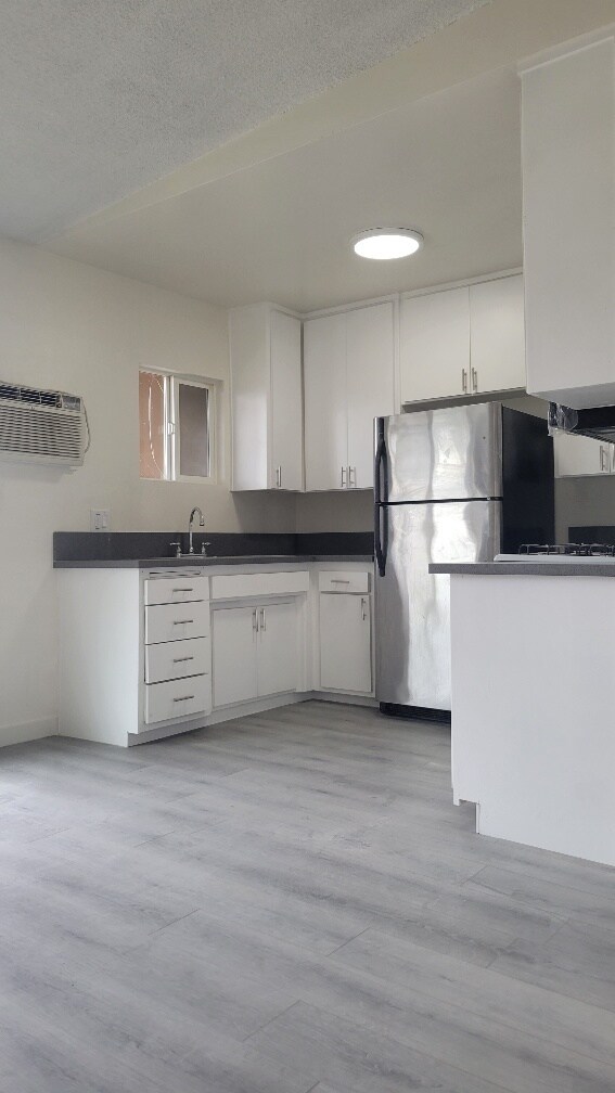Foto del edificio - 5950 Fulcher Ave