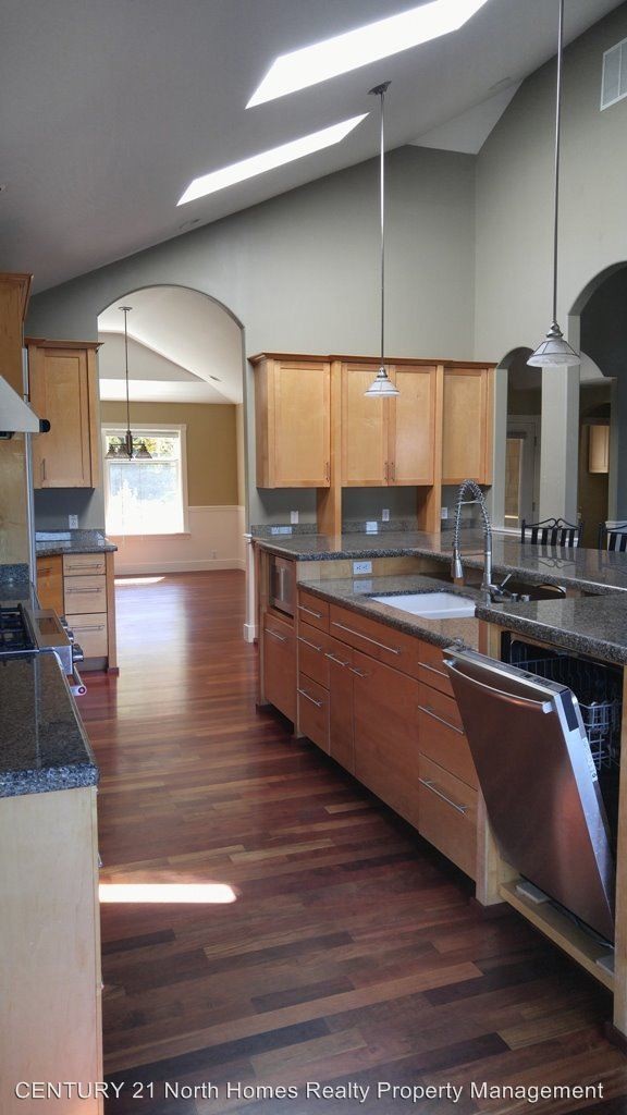 Building Photo - 3 br, 2.5 bath House - 3414 W 7th St