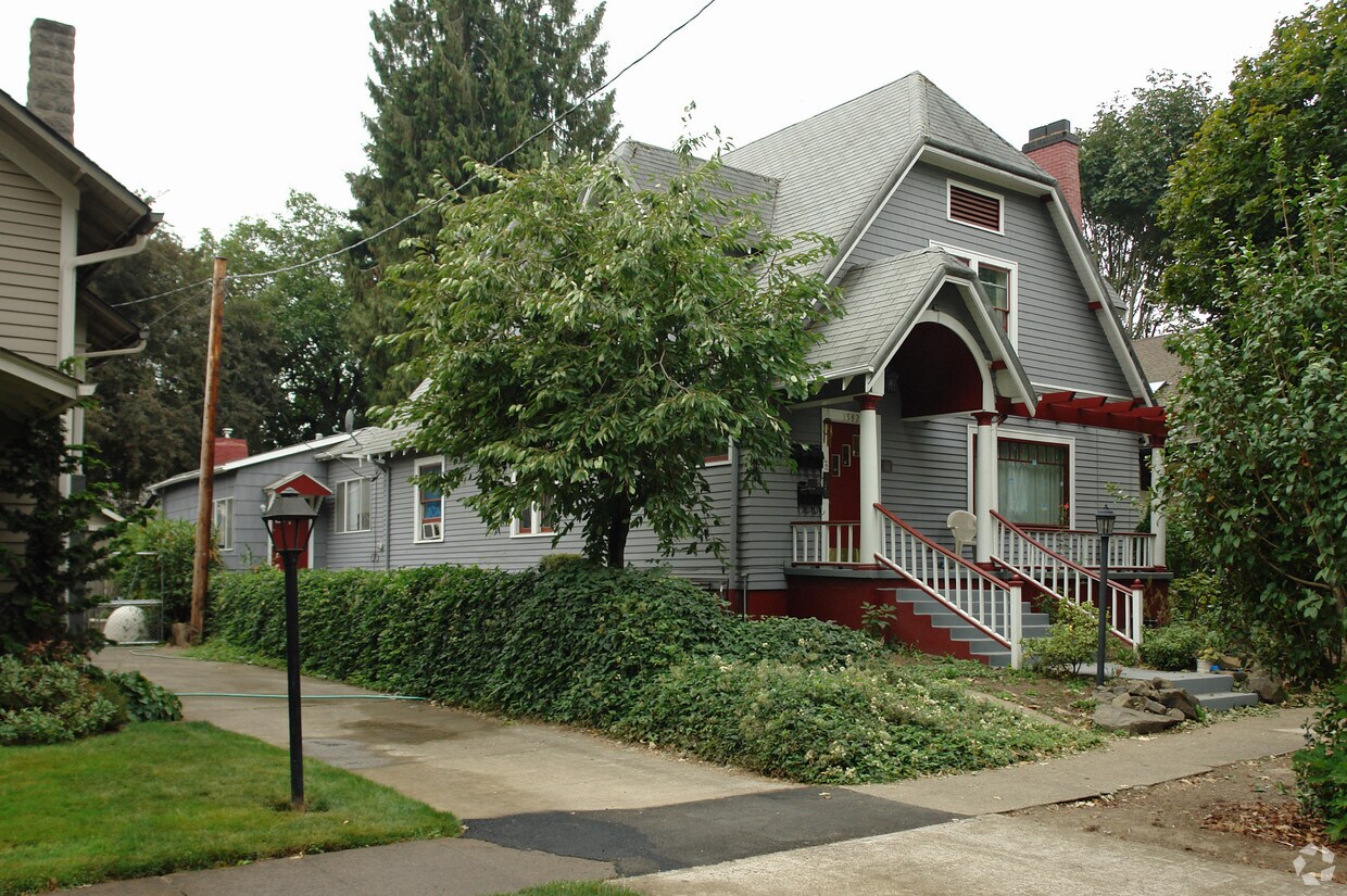 Primary Photo - 1582 Court St NE