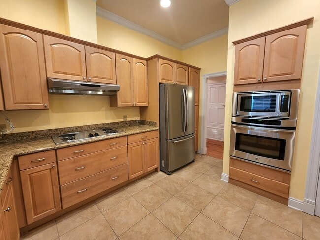 Building Photo - This Beautiful 3/2 Home on the Edge of Dow...