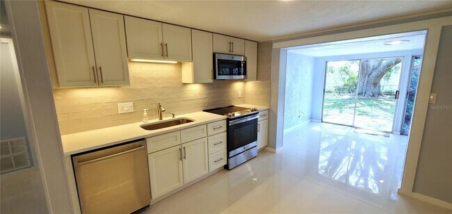Foto del edificio - 5529 Nutmeg Ave