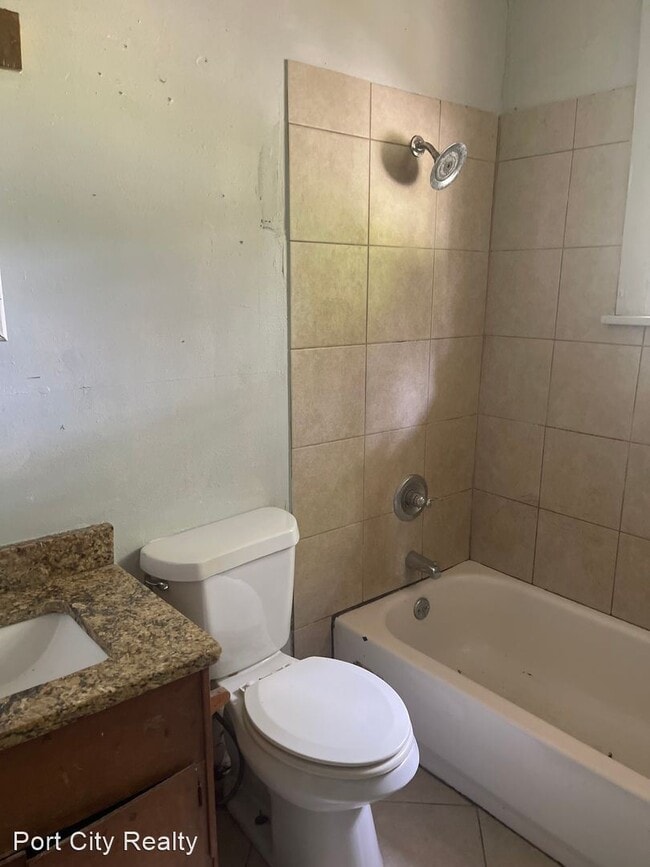 Building Photo - 3 br, 1.5 bath House - 3000 Frederick