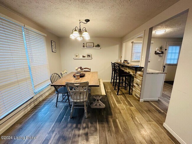 Foto del edificio - 7012 John Paul Ln