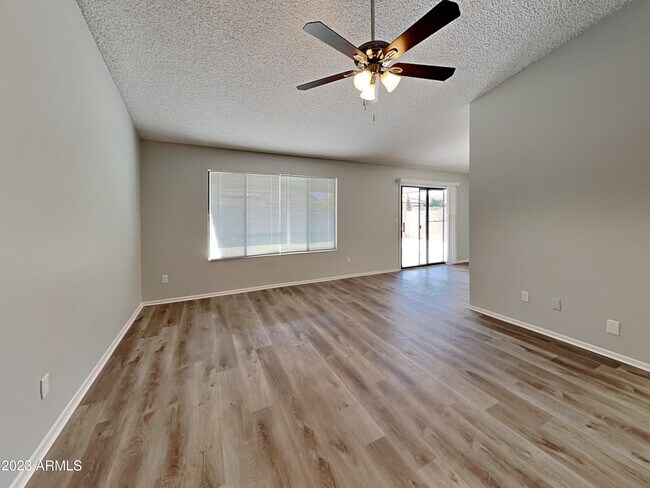 Building Photo - 7913 W Tuckey Ln