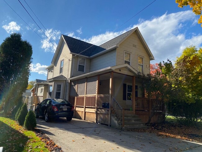 Apartamento amueblado de 2 habitaciones - 923 Davis St