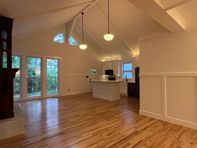 Foto del edificio - 1300 E 1st St