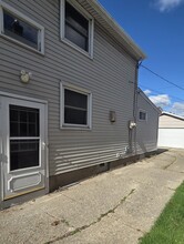 Building Photo - 247 School St