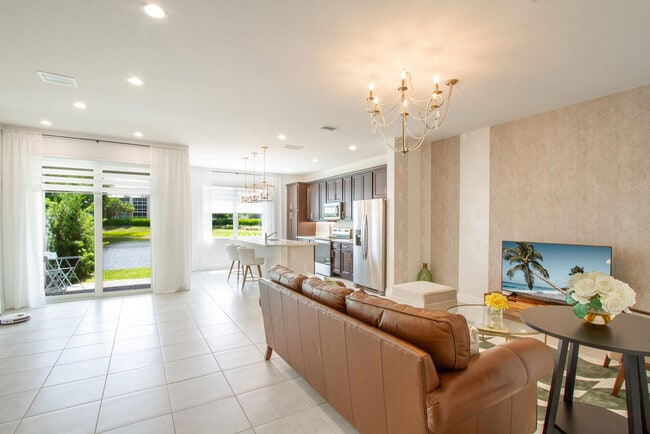 Building Photo - 587 Sanderling Cir