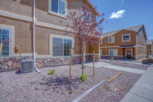 Foto del edificio - Newer construction, Town Home, 3 beds, wit...