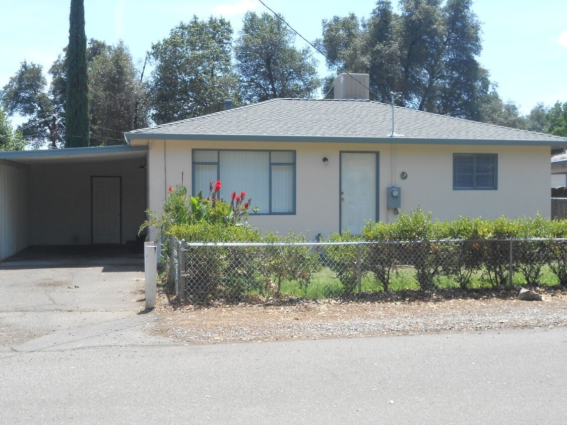 Primary Photo - 1155 Bond St