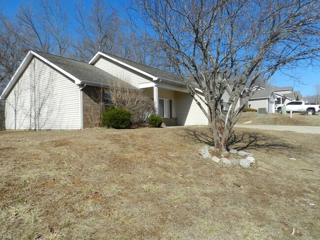 Foto del edificio - 24430 Tanglewood Rd
