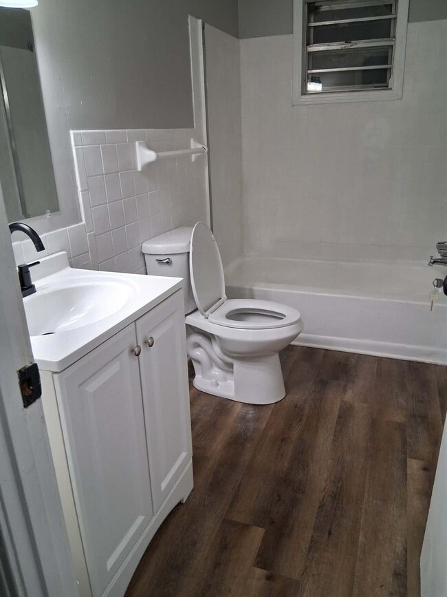 Building Photo - 137 Baker Ave