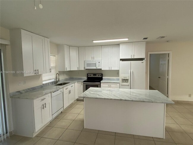 Photo - 851 SW 63rd Way House