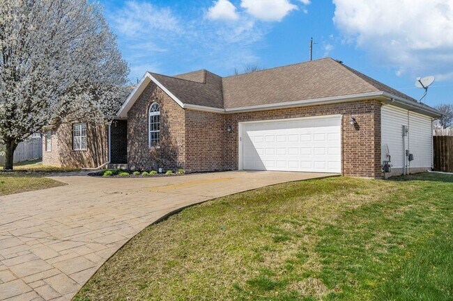 Building Photo - 3279 W Kingsley St