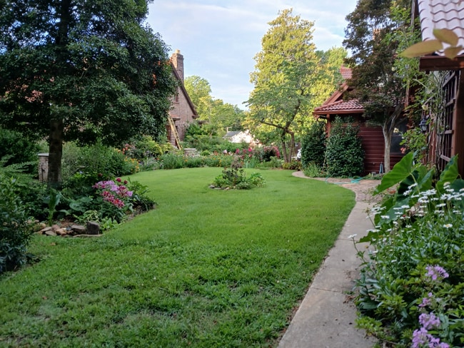 Building Photo - 205 S Lyles Ave