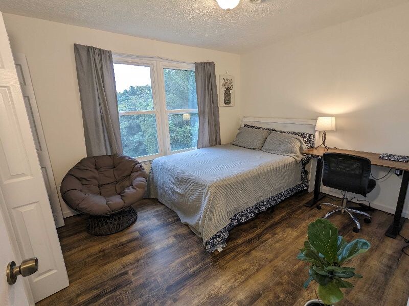 Primary Photo - 200 Rosehill Dr