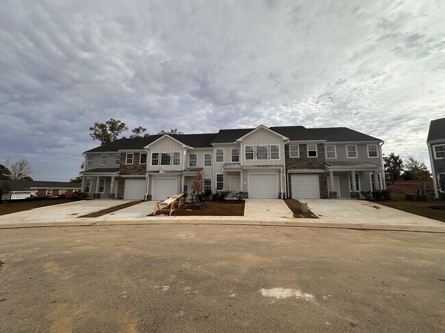 Foto del edificio - 517 Cardamon Ct