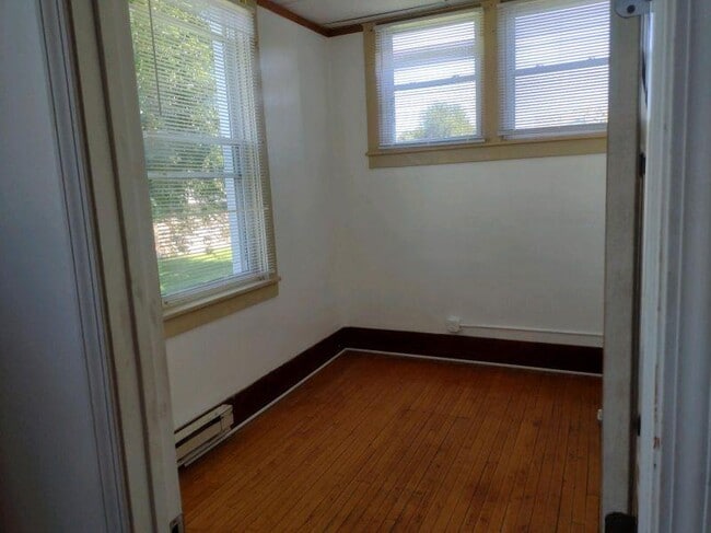 Building Photo - 120 Brown St