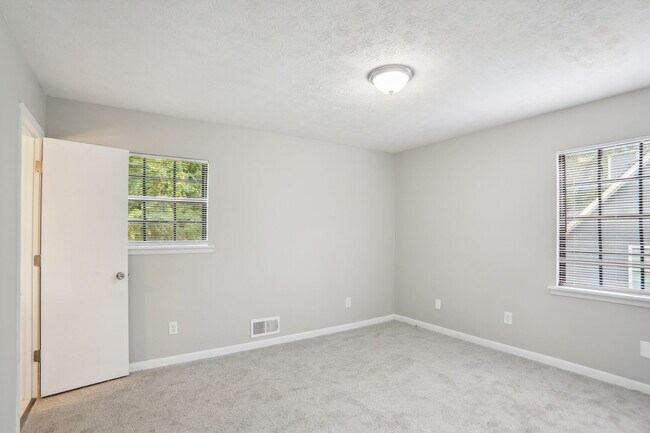 Building Photo - 2539 Brentford Pl