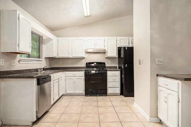 Foto del edificio - 3 bedroom 2 bathroom house