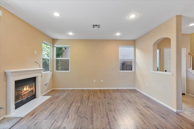 Foto del edificio - 14932 Isamar Ln