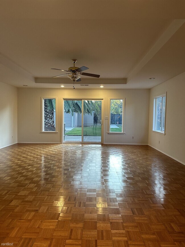 Building Photo - 4 br, 2.5 bath House - 2180 Alameda de las...