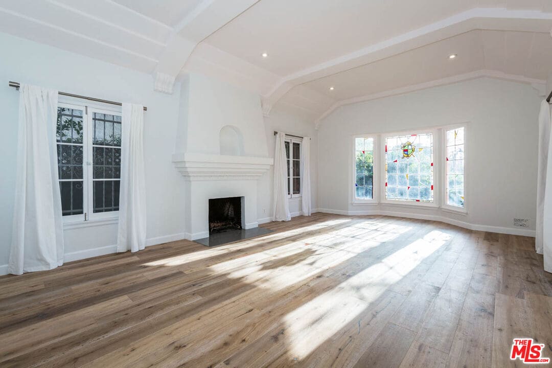 Primary Photo - 992 Stearns Dr