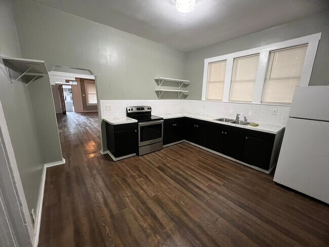 Building Photo - 3021 Sanchez St