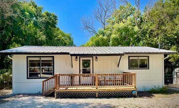 Building Photo - 1582 Valley Dr