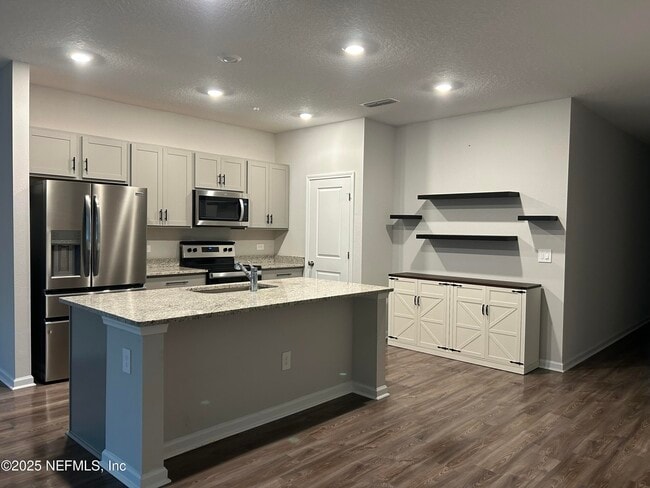 Building Photo - 14655 Macadamia Ln