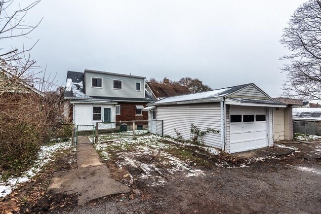 Foto del edificio - Stunning 5 bedroom home in Brookline available May 1!