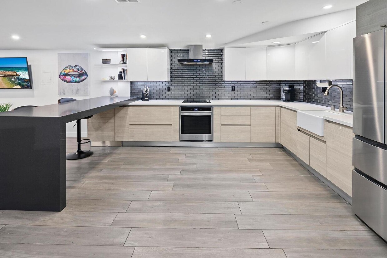 Foto principal - Live in one of San Diego’s most desirable locations in This award-winning architectural gem, "7 o...