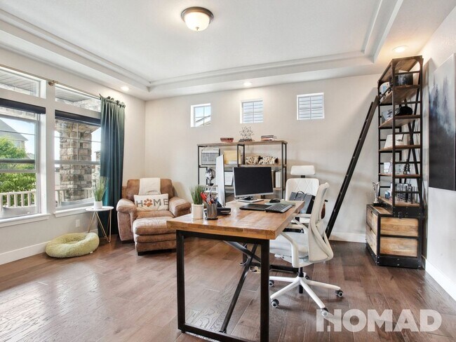 Foto del edificio - Gated, Luxury 3 Bedroom Single Family Home...