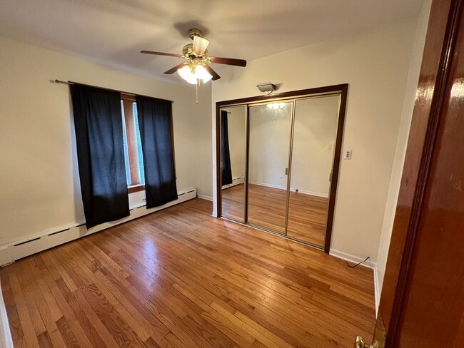 Foto del edificio - 3359 N Laramie Ave