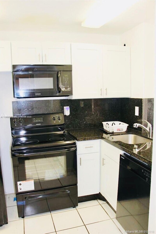 Foto del edificio - 486 NW 165th St