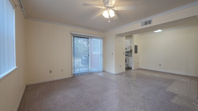 Foto del edificio - FOR RENT. 1 bedroom 1 bathroom condo first floor