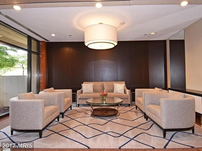 Foto del edificio - 1530 Key Blvd